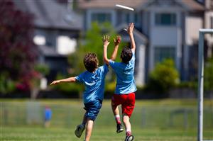 Two kids playing ultimate frisbee